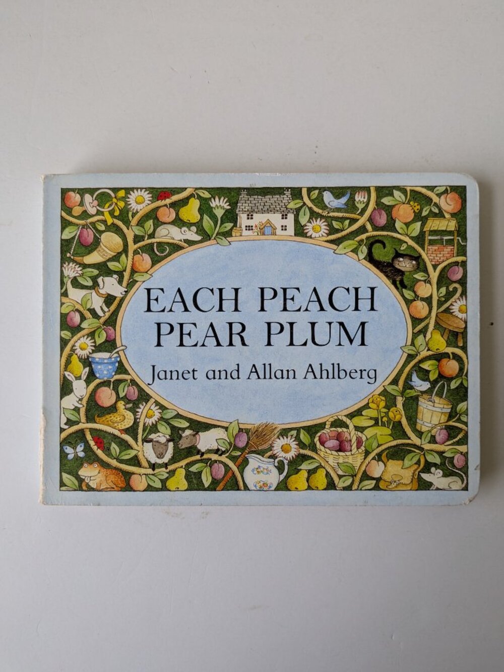 5/$15 Kids Board Book Each Peach Pear Plum Ahlberg Toddler Baby 1999 Seek & Find